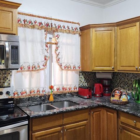 Central Upscale New Kingston Apt With Pool Esterno foto