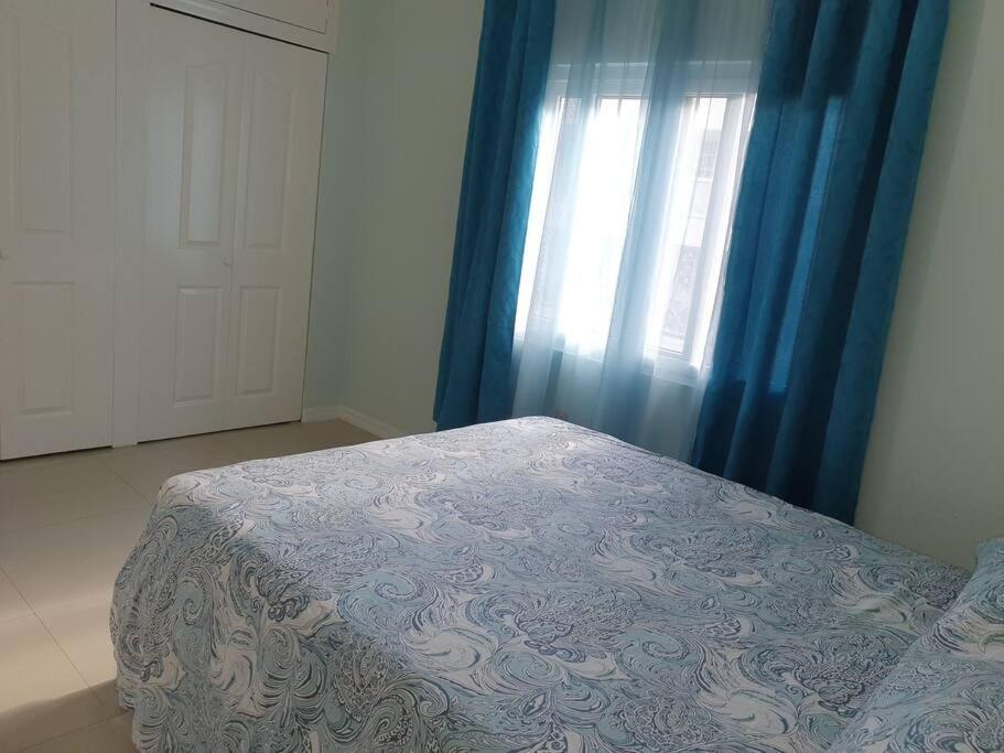 Central Upscale New Kingston Apt With Pool Esterno foto