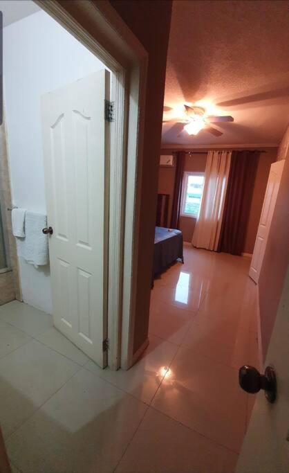Central Upscale New Kingston Apt With Pool Esterno foto