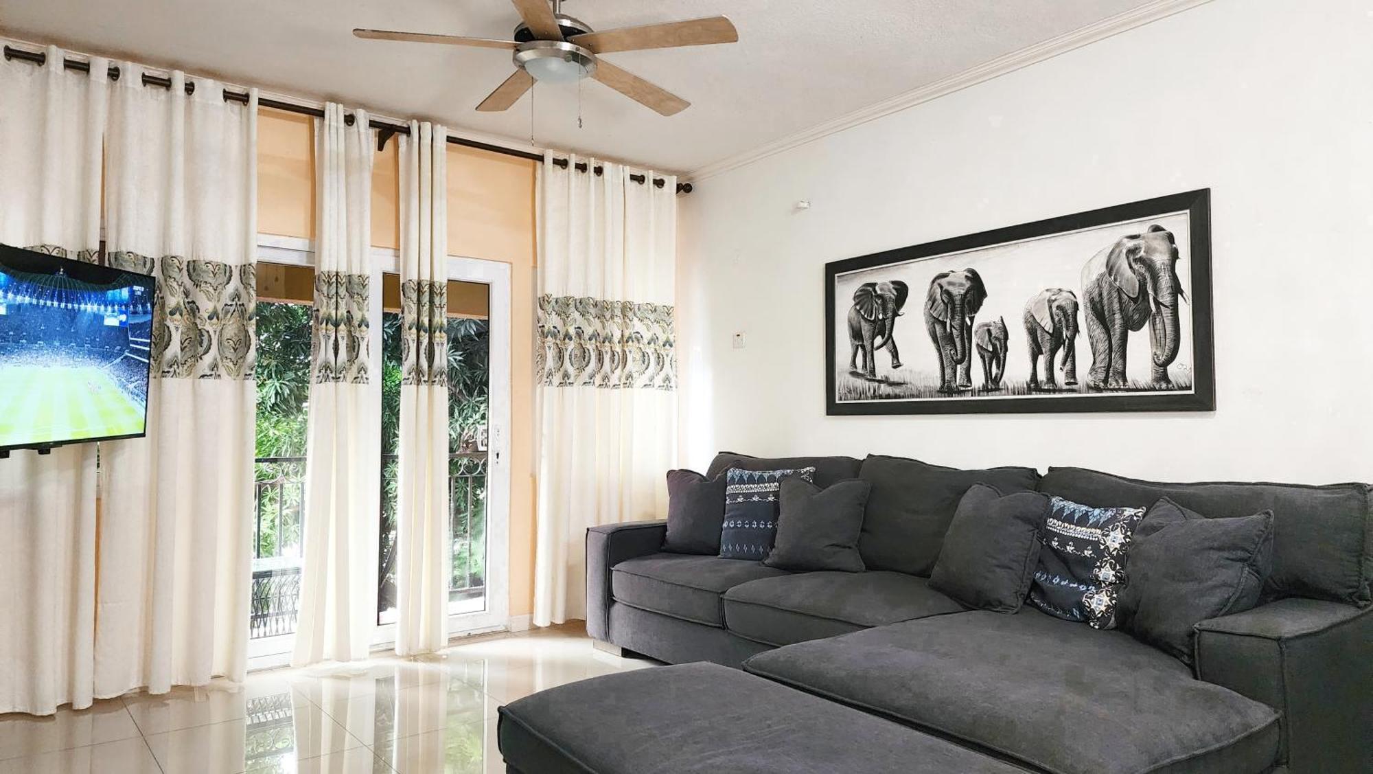 Central Upscale New Kingston Apt With Pool Esterno foto