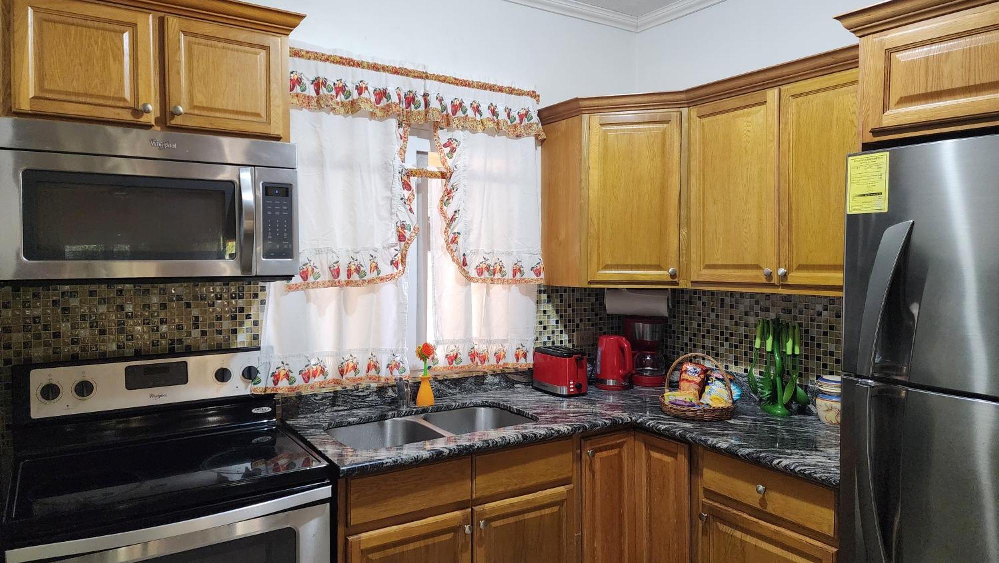 Central Upscale New Kingston Apt With Pool Esterno foto